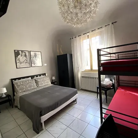 B&B Pontedera Vendégház *